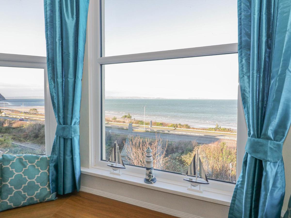 Llys Madoc, First Floor Flat Apartman Penmaen-mawr Kültér fotó